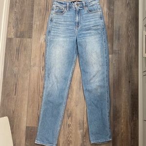 Hollister 3R High Rise Mom Jeans